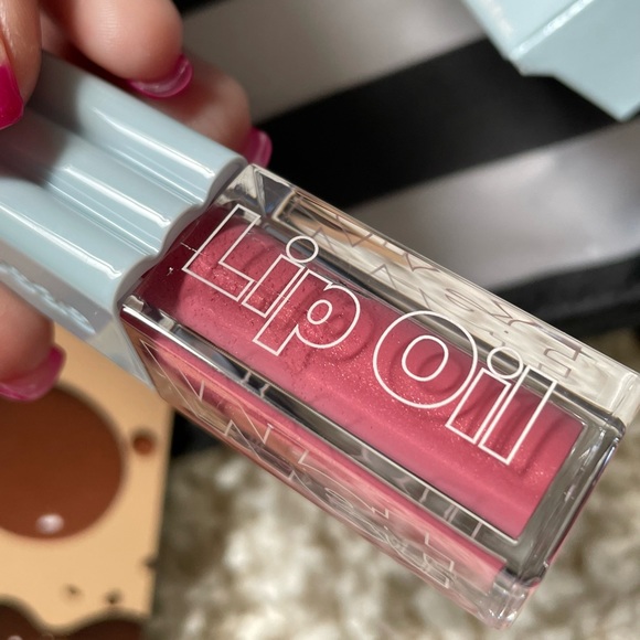 ⭐️3/$50! Sephora Bundle Kosas Wet Lip Oil Malibu, MAC, Clinique shadow quad bag - Picture 4 of 11